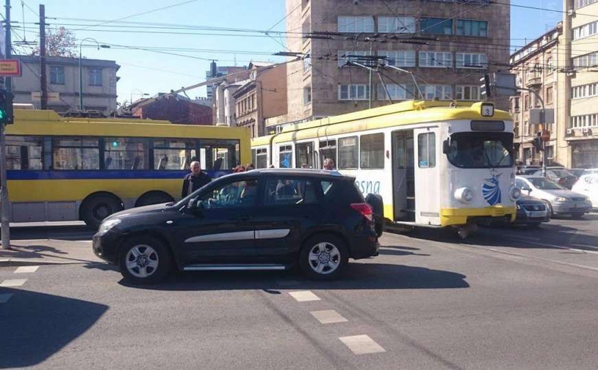 U sudaru dva vozila na Skenderiji povrijeđena jedna osoba